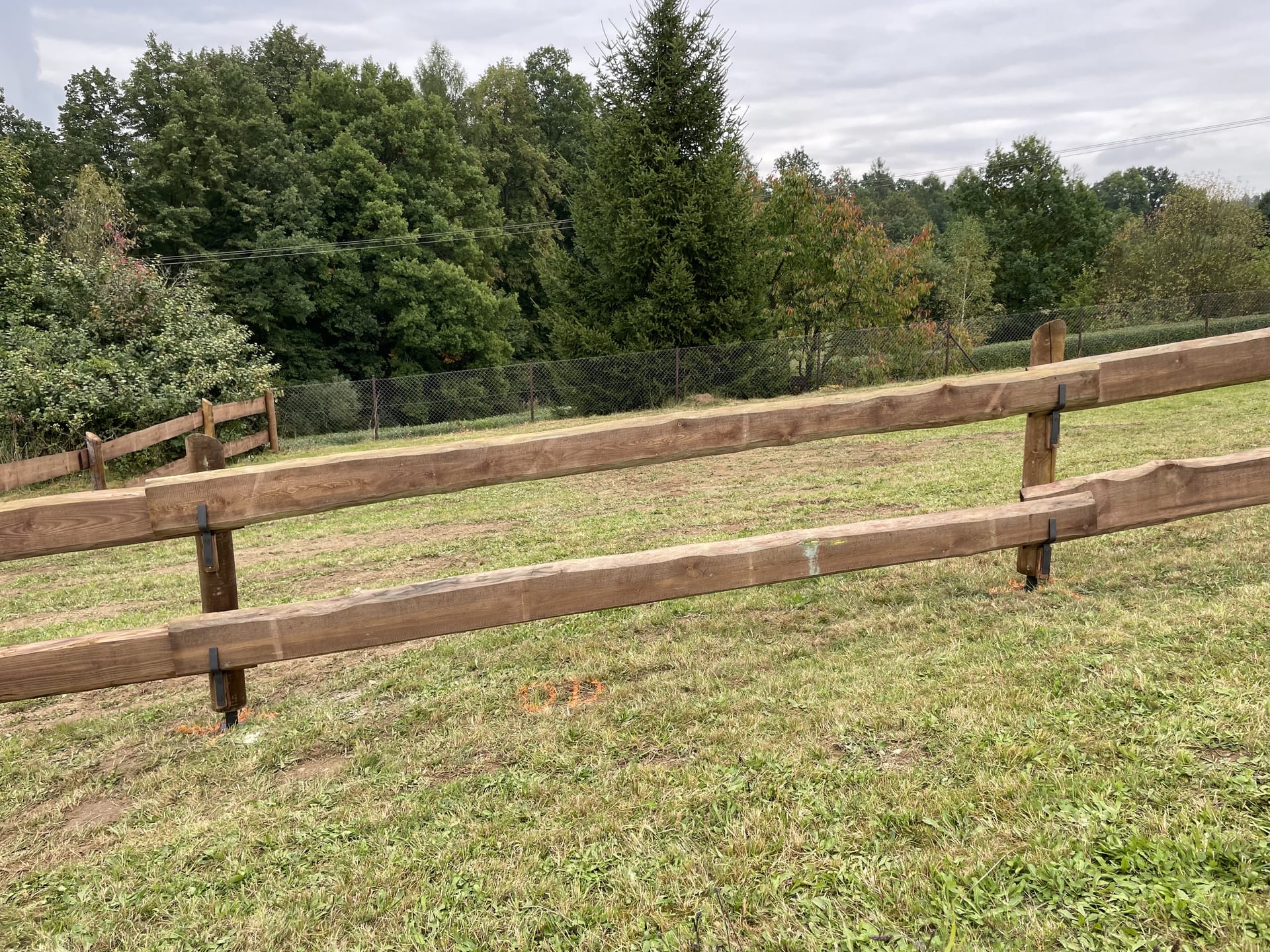 Obrázek 4 / Dřevěné ploty - ručně opracovaný   - realizace Ctiboř 9-2021